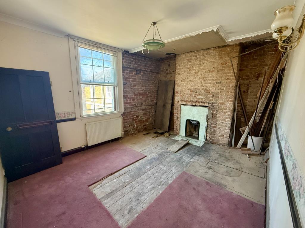 Lot: 84 - FORMER PUB WITH SEVEN LETTING ROOMS WITH POTENTIAL - Bedroom one